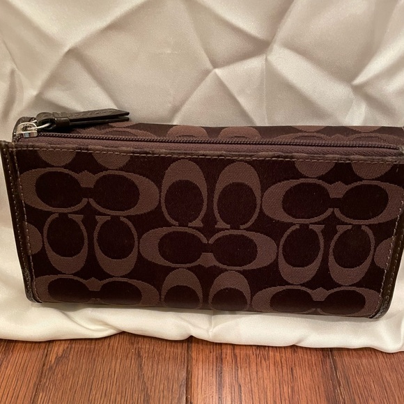 Coach full-size signature wallet - Picture 3 of 3